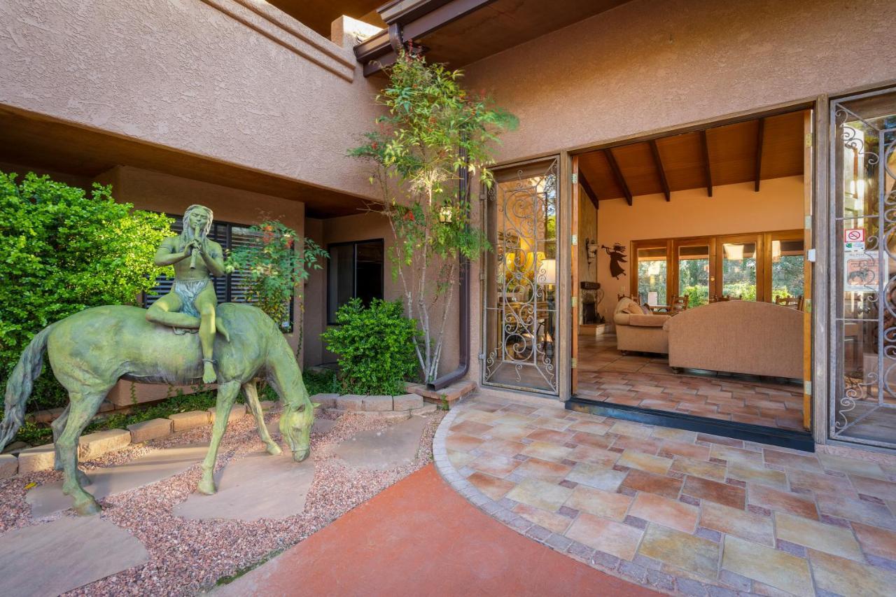 Aparthotel Adobe Village Purple Lizard